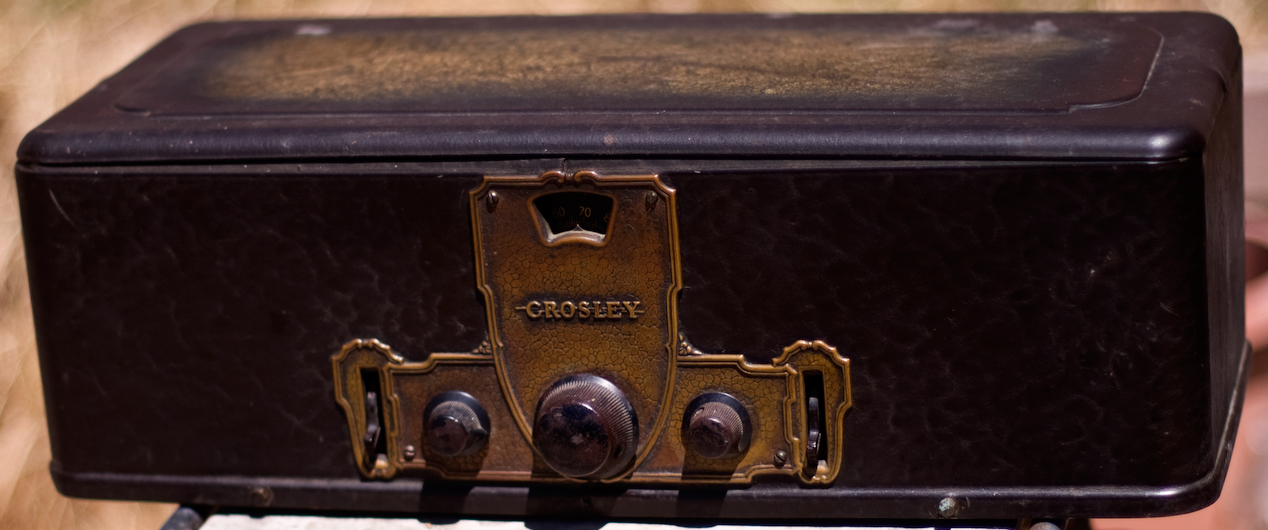 Crosley Bandbox radio - front