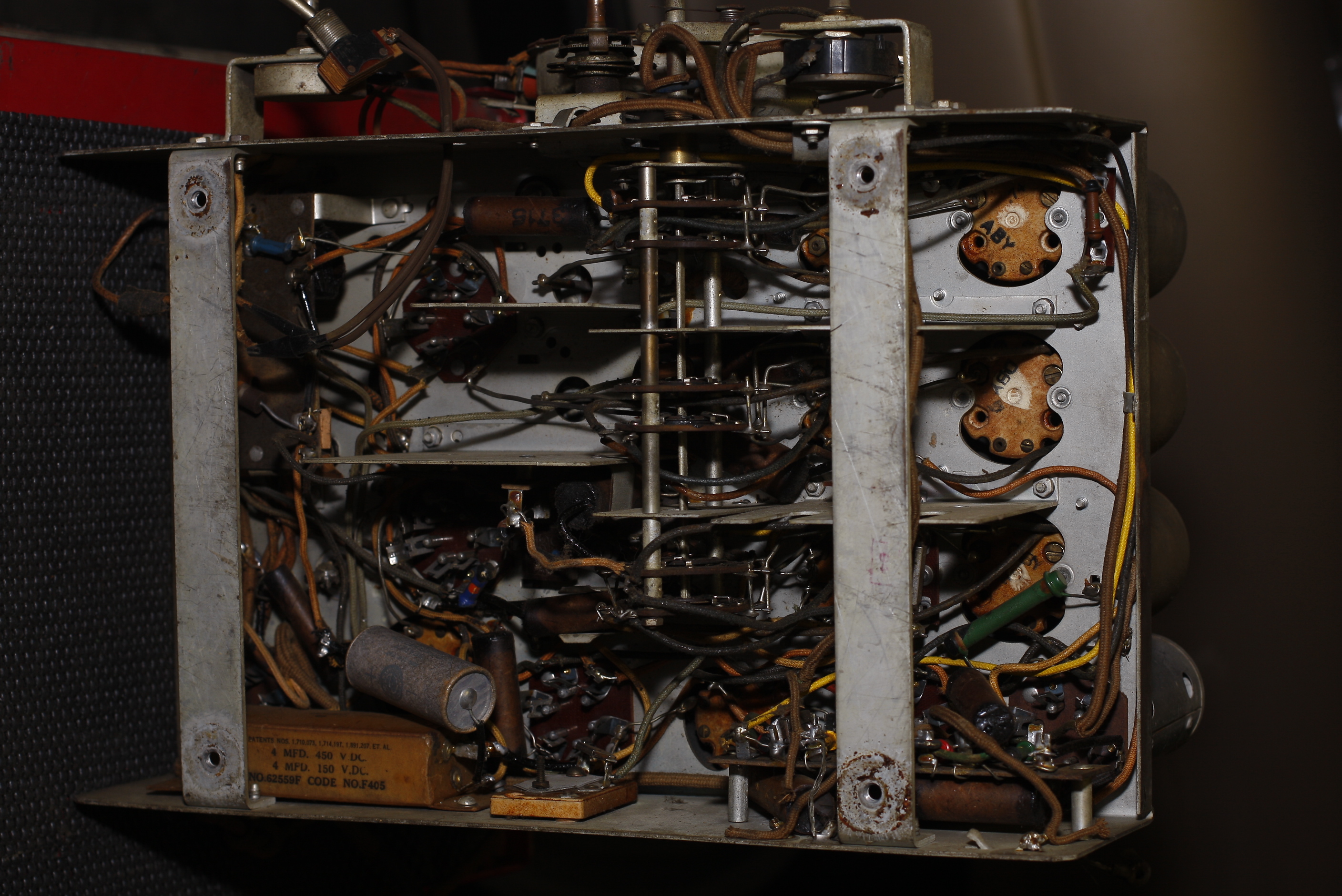 RCA 128 chassis underside