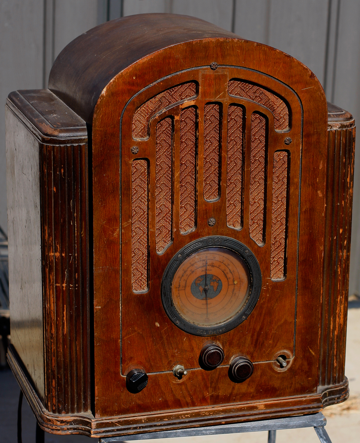 RCA 128 tombstone/cathedral radio